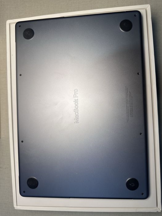 MacBook Pro 2022 14-Inch 16/512