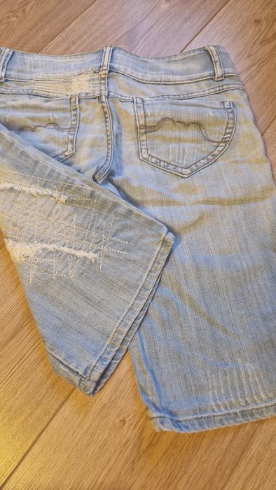 Vând pantaloni scurți damă denim