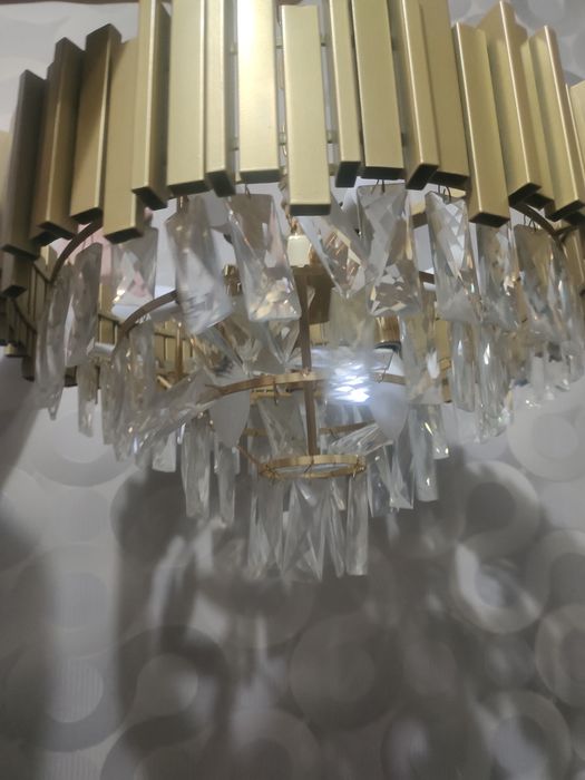 Продаю люстру хрустальную