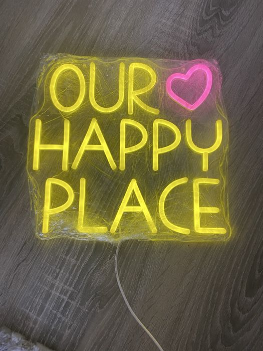 Led Neon ,,OUR HAPPY PLACE" ,nou