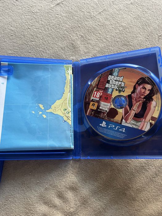 Игри за PS4- GTA 5   Mortal kombat 11 ULTIMATE