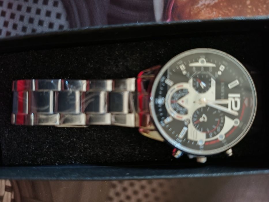 Часовник Geneva нов