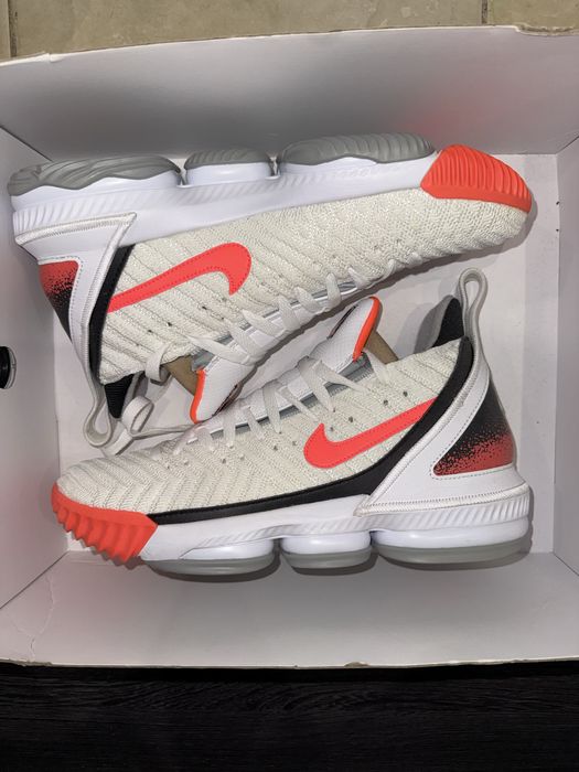 Баскетболни обувки Nike LeBron 16 "Air Tech Challenge Hot Lava White" - размер 44