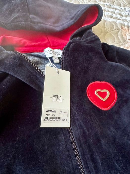 Armani Junior новый детский костюм 4-5 лет