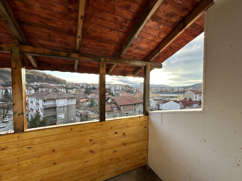 МЕЗОНЕТ 195кв гр.Дупница център, затворен комплекс+парко място