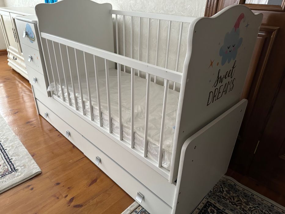 Продаю детскую кровать-трансформер с матрасом