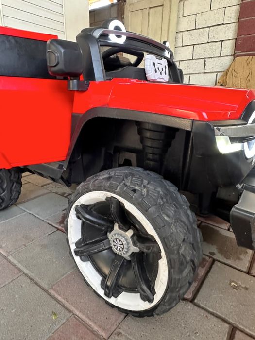 Продам детский электромобиль