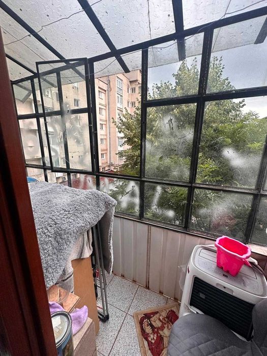 Vand apartament 2 camere ultracentral langa piata in Campina, jud. Prahova .