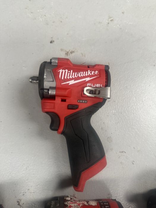 Masina de insurubat cu impact milwaukee FCIWF12G3