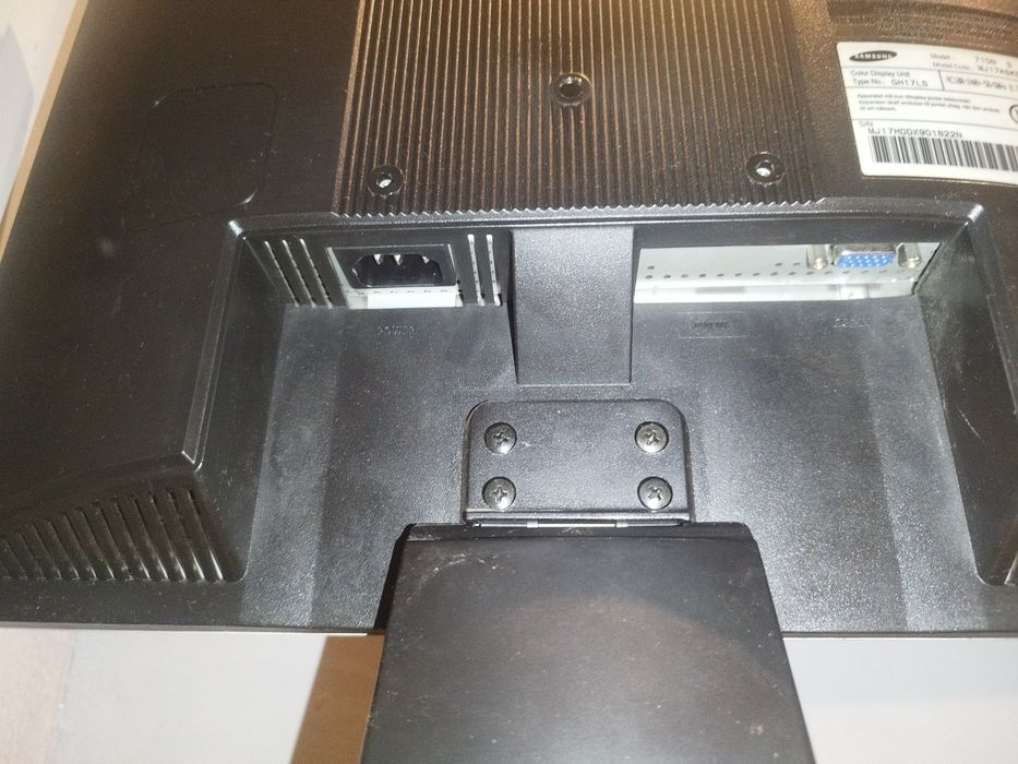 Монитор SAMSUNG 710N S отличен