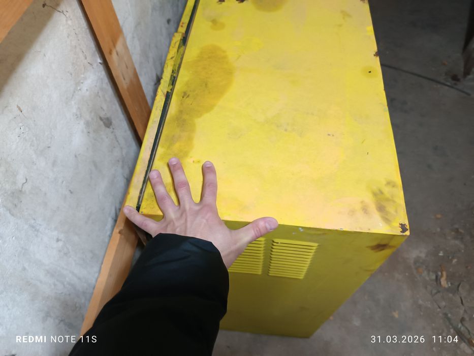 Метален шкаф за машини и инструменти