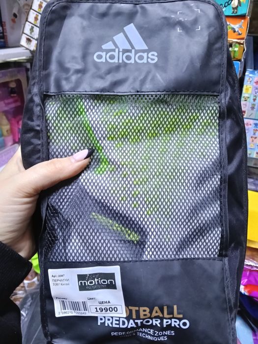 Продам перчатки вратаря и др.