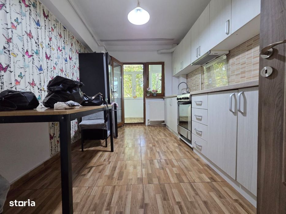 CHIRIE- Apartament 3 camere, mobilat și utilat, Etaj 3, Zona Pelican