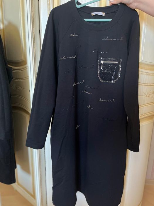 Платья и костюм продам