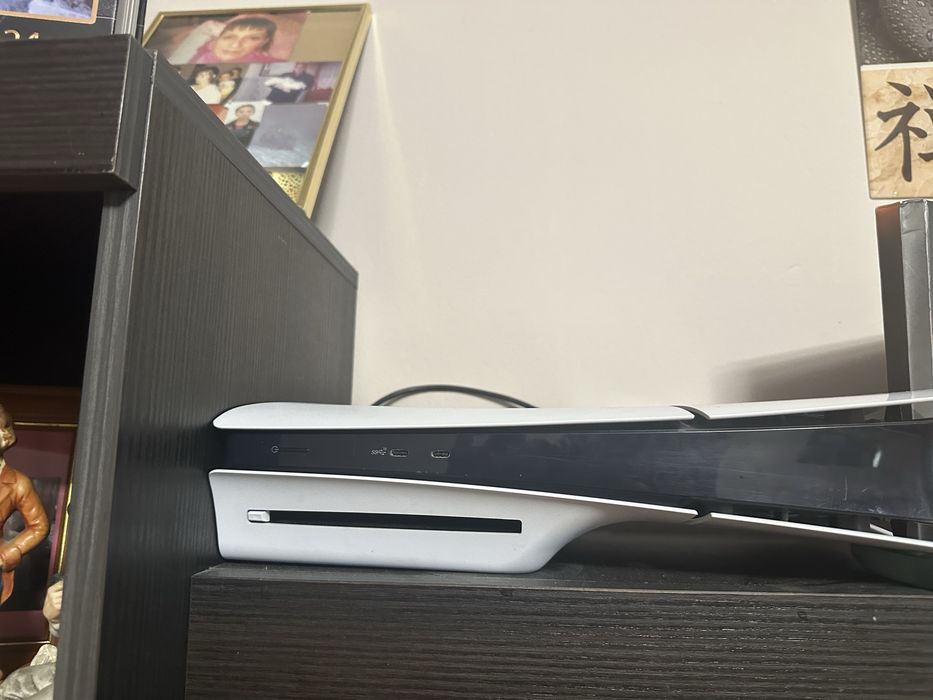 PlayStation5 in stare buna singurul defect e ars ledul de la consola