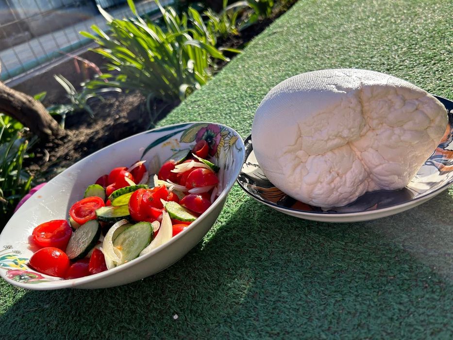 Vând brânză de capră