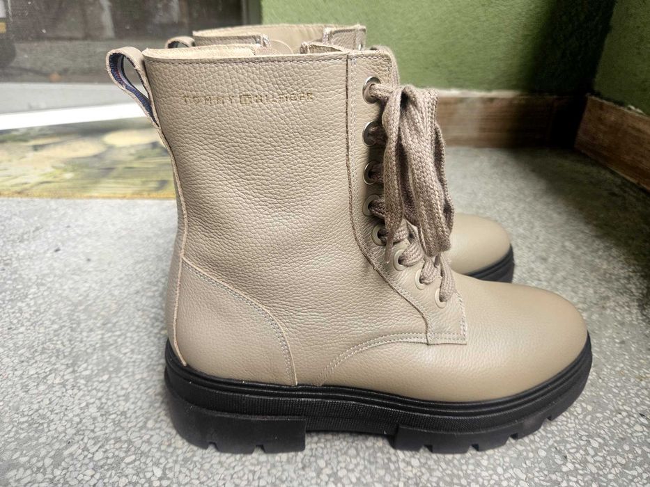 Нови, оригинални дамски зимни боти Tommy Hilfiger, 39 номер, ест. кожа