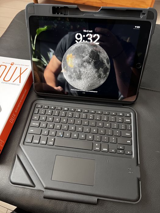 Ipad 9 ca noua + tastatura noua + huse + incarcator noi