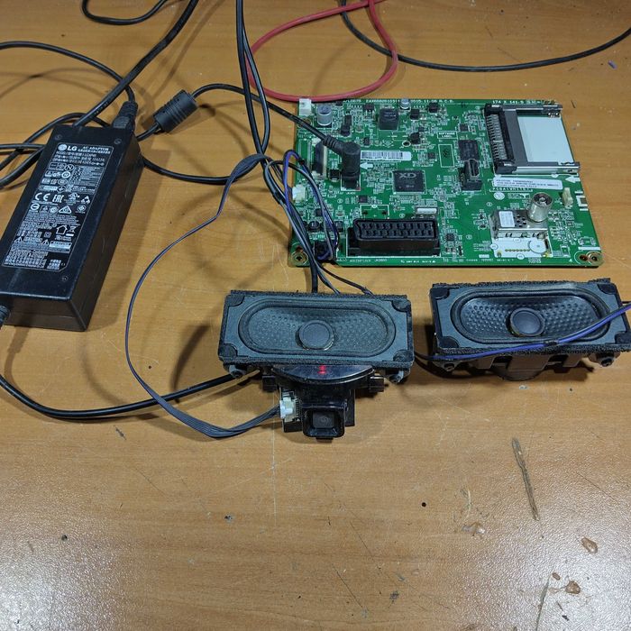 Продавам Samsung UE49RU7302KXXH на части