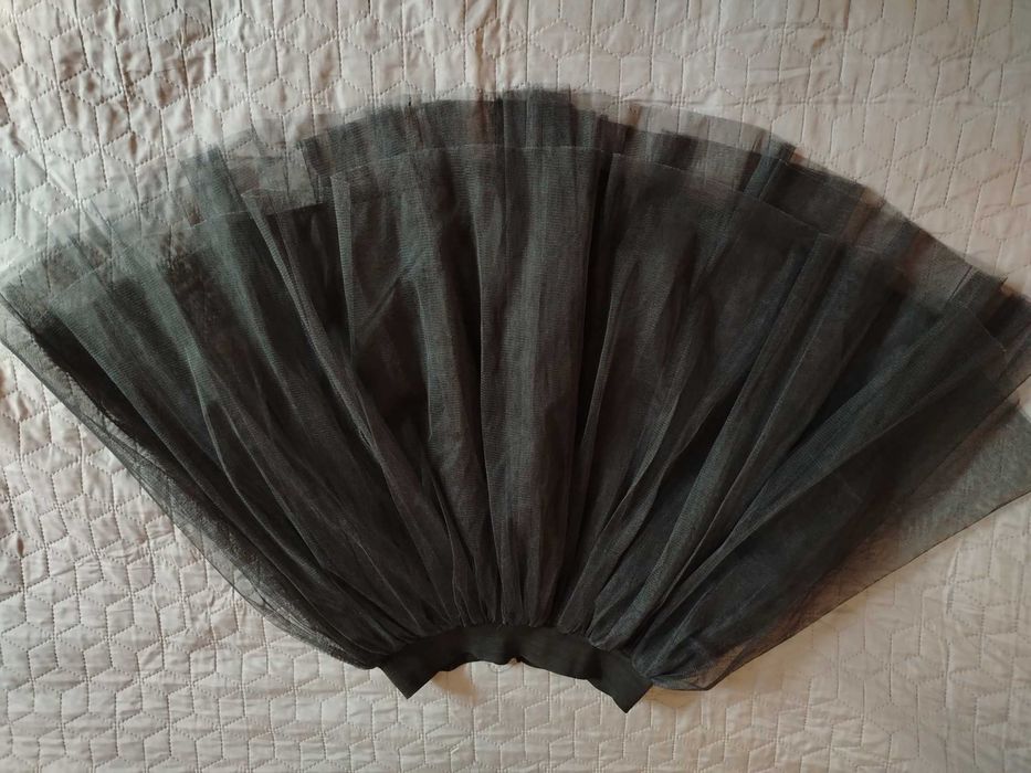 Дамска пола от тюл