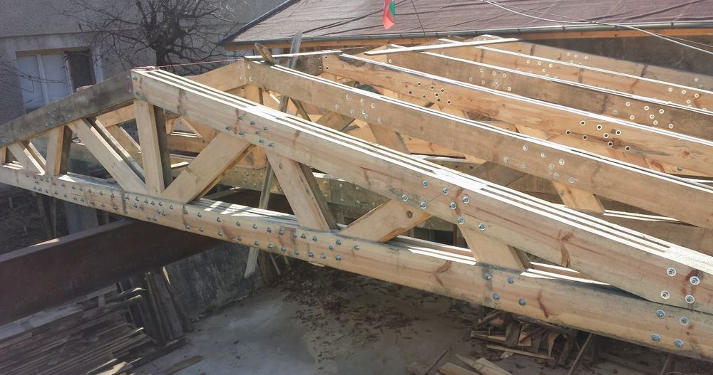 Дървен материал, дървени конструкщции, мебели и дърва огрев