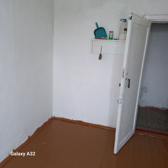 Продам  комнату  мира 54/1