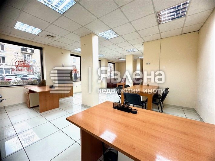 Дава се под наем Офис в Пловдив, Кършияка - 62 кв.м за 425 € - Снимка #2