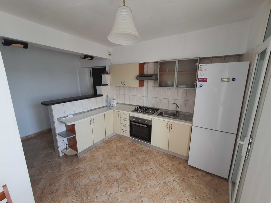 Inchiriez Apartament 4 Camere decomandat Militari Uverturii / Dezrobirii 91 mp, 2 balcoane Etaj 8