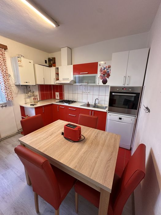 Mobilă de bucătărie completă pe colț – Roșu/Alb lucios + Electrocasnice incluse