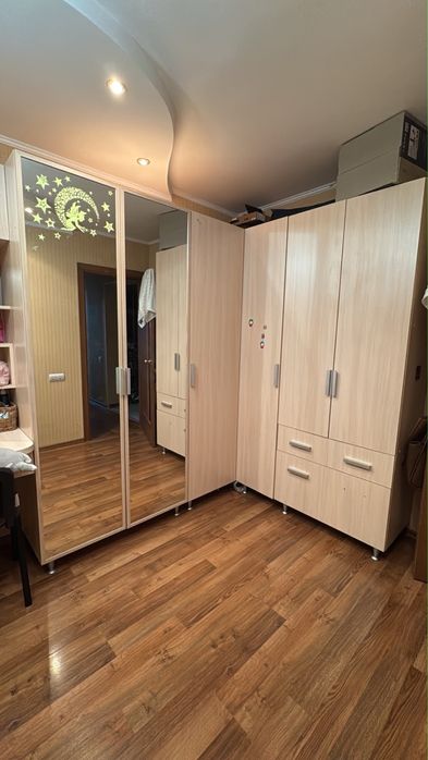 Продам мебель шкаф стол