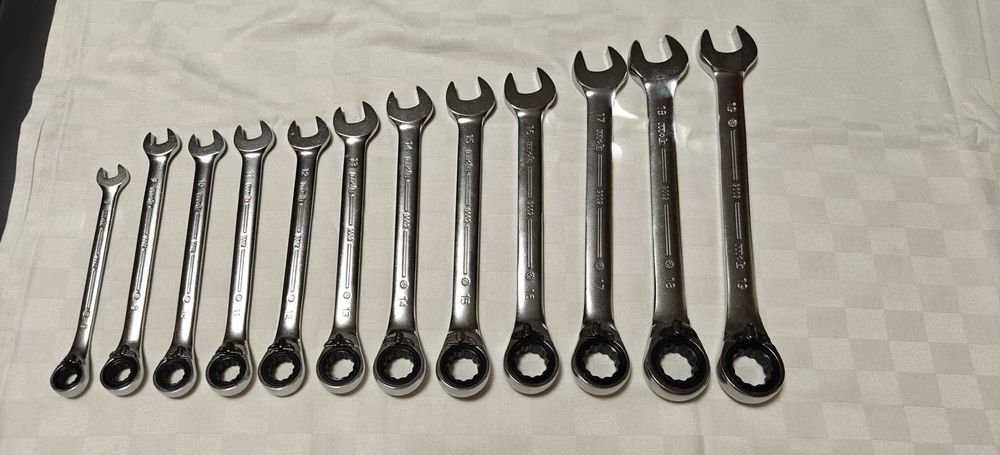 Set scule, chei combinate cu clichet, masina insurubat, set burghie