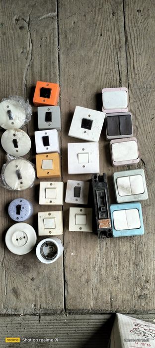Продам Выключатели