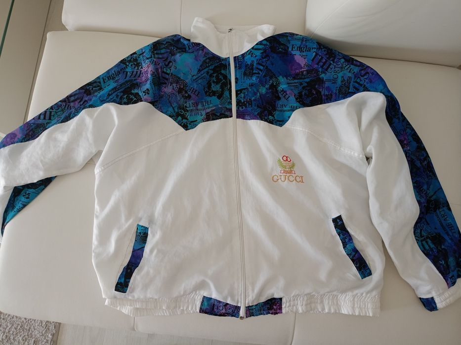 Vând hanorac unisex cu logo,că nou , produs de calitate.marimea S.