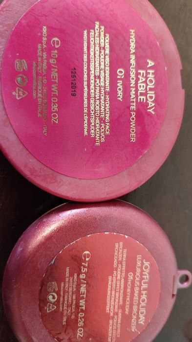 Червило Estee lauder , пудра и бронзант и четка Kiko Milano.