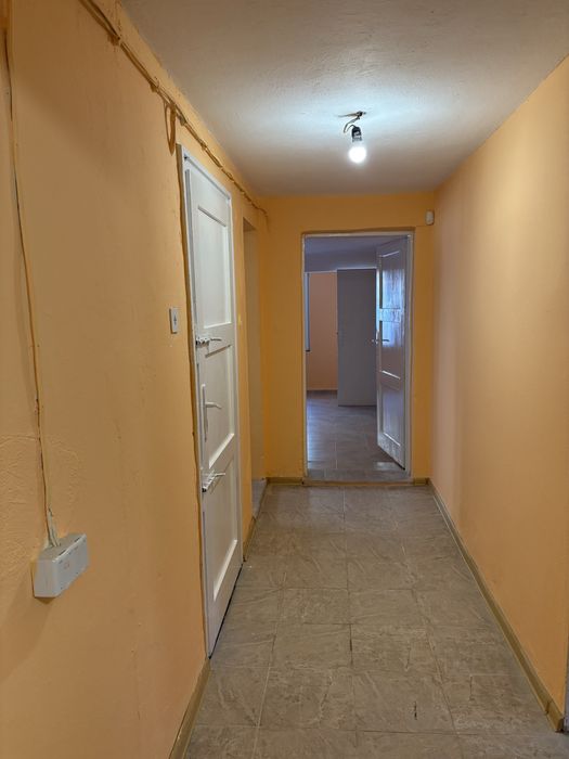 Дава се под наем Етаж от къща в Пловдив, Кършияка - 110 кв.м за 561 € - Снимка #6