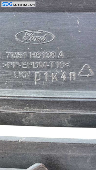Grila Centrala FARA Sigla Emblema Bara Spoiler Fata Ford C-Max Facelift FL 2007 - 2010 Cod 7M51R8138A 7M51-R8138-A [L7928]