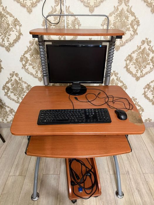 Стол компьютерный, монитор