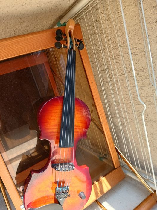 Vioara ZETA ORIGINALA 100%  o capodopera de vioara. sunet unic.