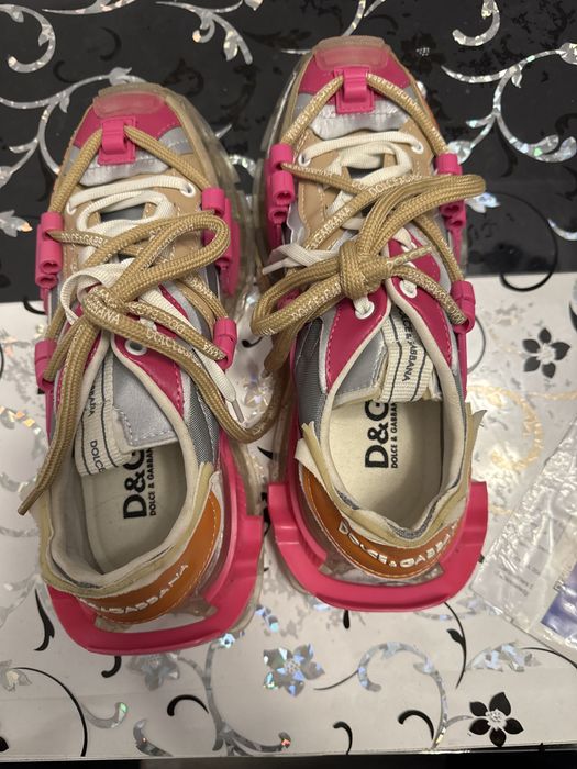 Dolce & Gabbana закупени от Франция