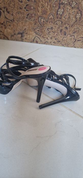 Sandale Guess cu toc inalt