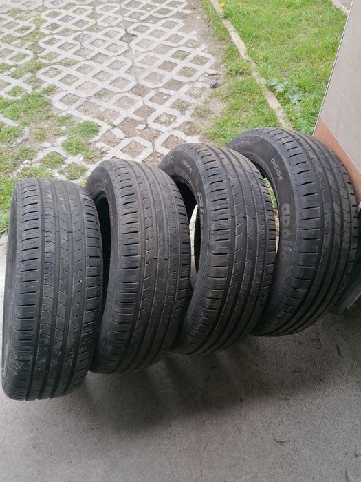 Продавам летни гуми 205/60/16, карани 1500км.