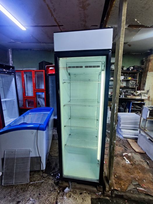 Продам витринный холодильники