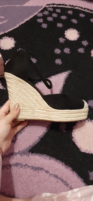 Сандали на ток Zapatos