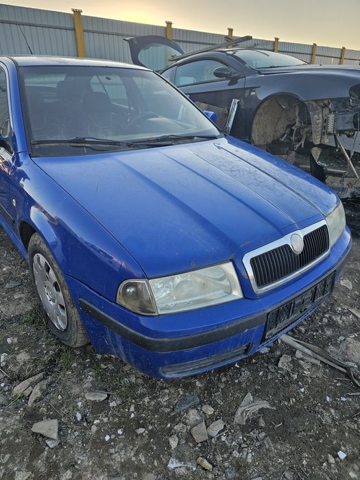 Dezmembrez Piese  skoda Octavia 1 2007 motor 1.4 BCA motor cutie roti