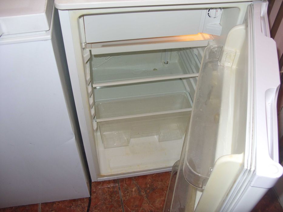 frigider mic candy  cu congelator