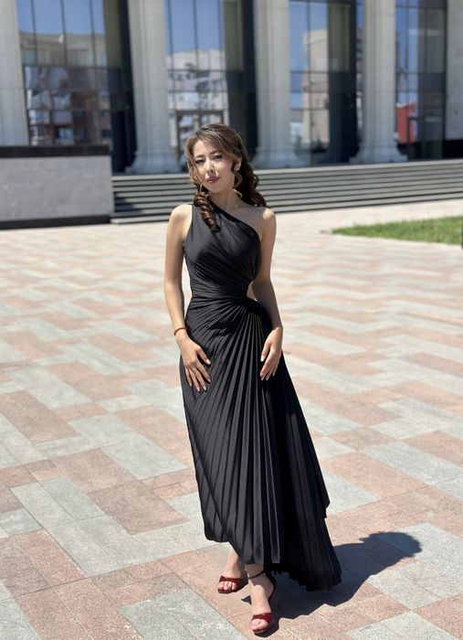 Платье ассиметрия черное