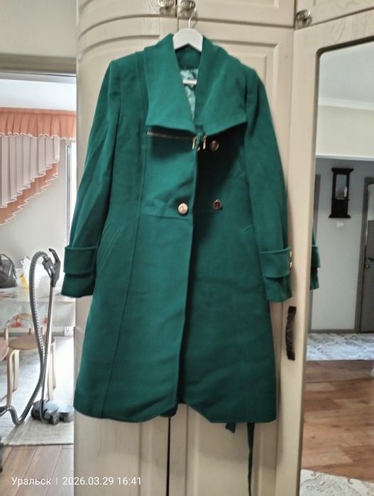 Продам  демисезонный пальто.