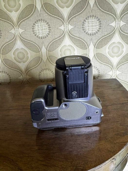 Продавам фотоапарат Olympus IS-200