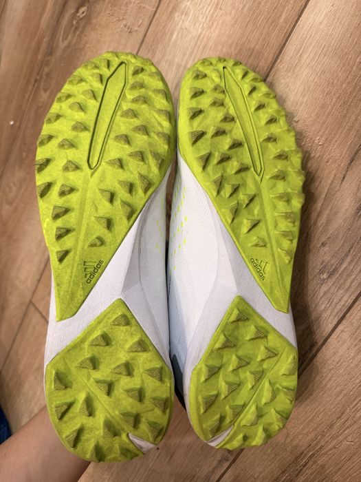 Кроссовки футбольные adidas