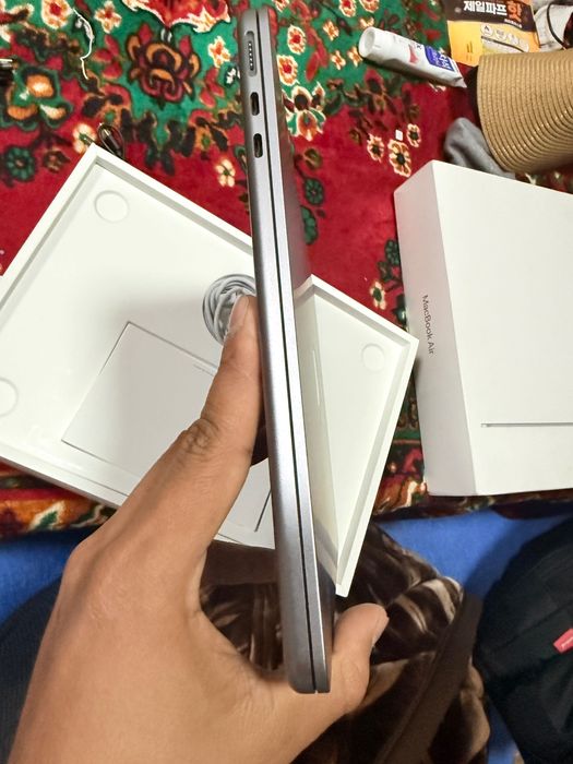 Macbook air M3 8/256